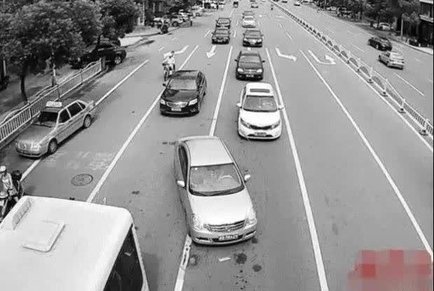 【陇谷源治123】红绿灯路口偶遇前车坏了！咋办