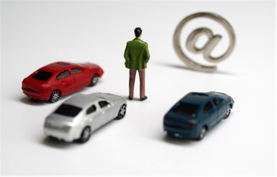 魅力汽笑车@网约车电动化提速 多城市开启触电而行