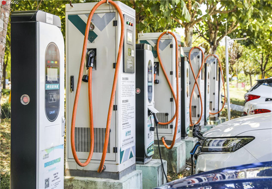 魅力汽笑车@网约车电动化提速 多城市开启触电而行