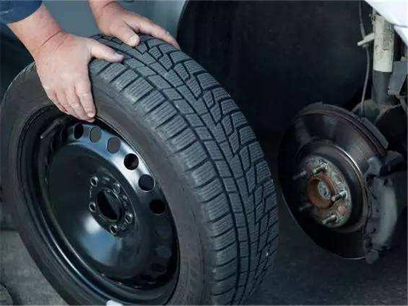 「汽车界小哥」高速换胎被扣6分，还有天理没？交警：回去重考科目一！