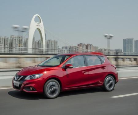 鱼的记忆七秒■上了高速才知道，两厢车和三厢车的差距这么大，但愿你选对了