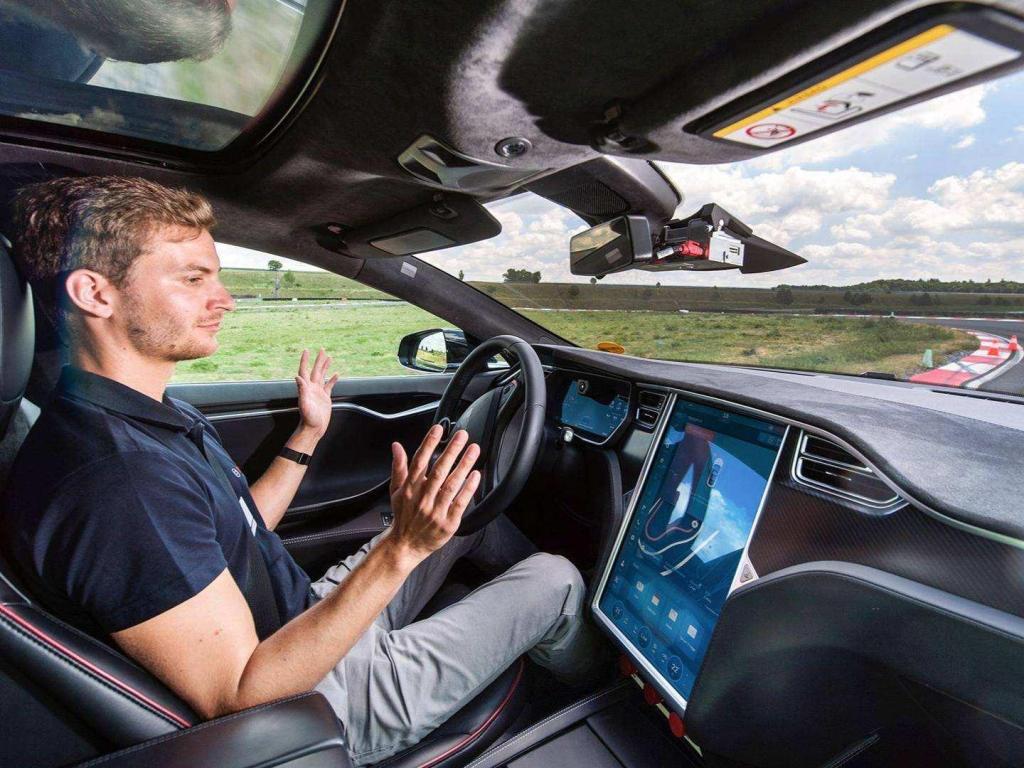 易车网■L2.5和L2级自动驾驶有啥区别？多点配置，能省多少事？