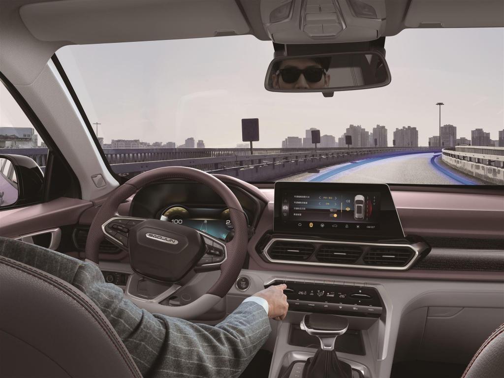 易车网■L2.5和L2级自动驾驶有啥区别？多点配置，能省多少事？