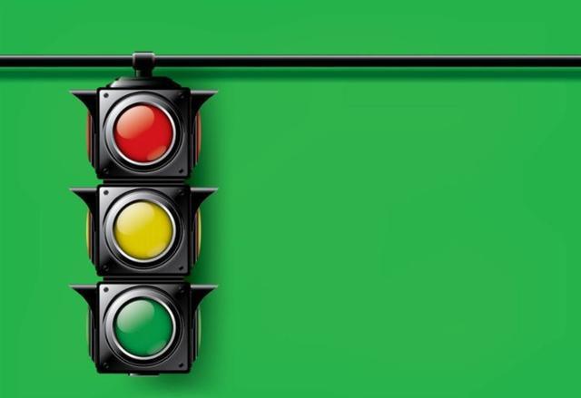 「十三姨侃车记」红绿灯取消读秒，到底有啥好处？车主：这下12分都不够扣了