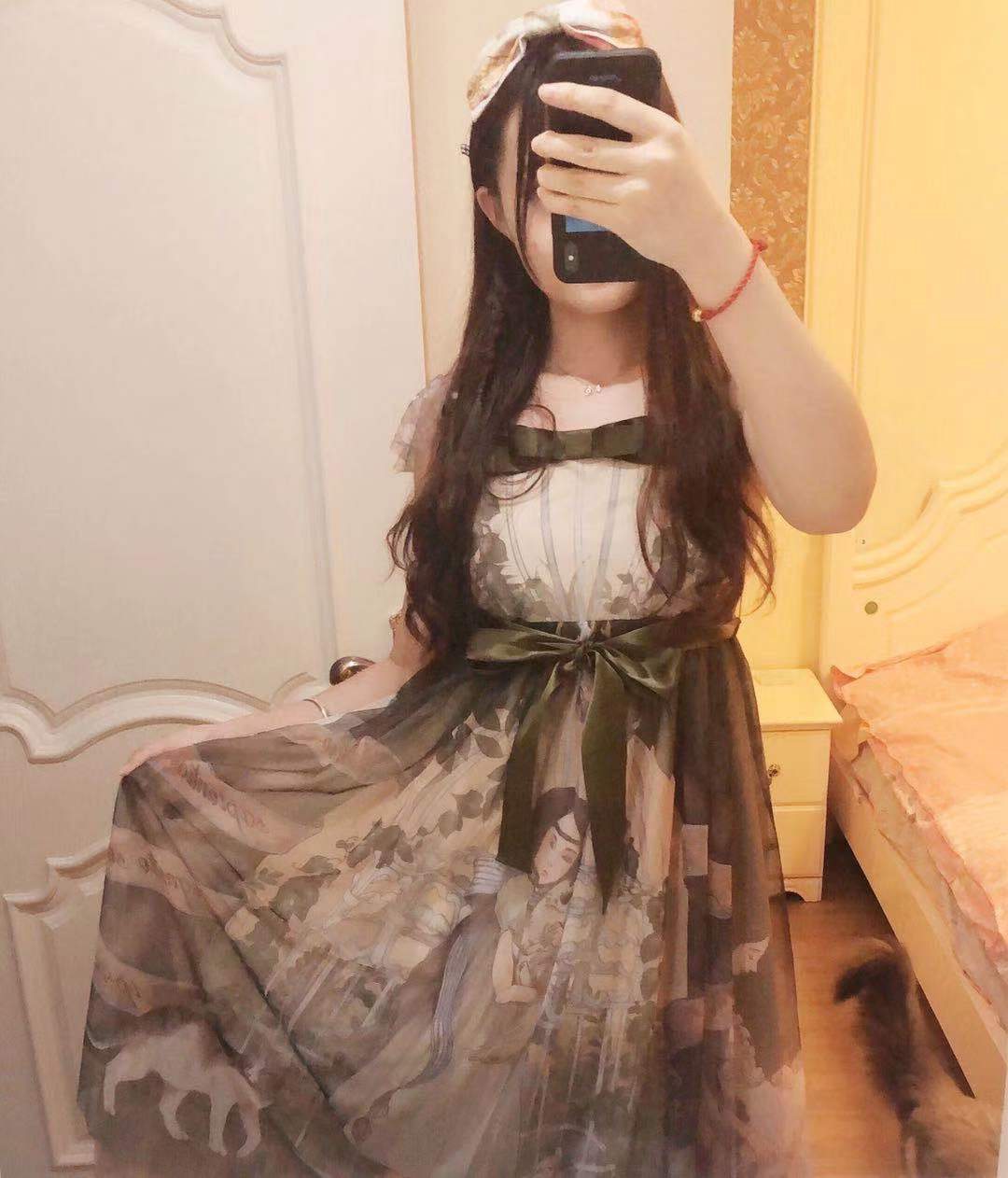 一条Lolita裙子上十万元 炒裙子比炒盲盒还疯狂？