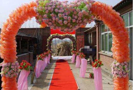 温柔不美@妻子因病去世后，女儿常趴在床底下睡觉，丈夫感觉奇怪，一看哭了