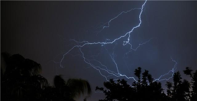 禅读TB：得志时，不忘形；失意时，不伤悲