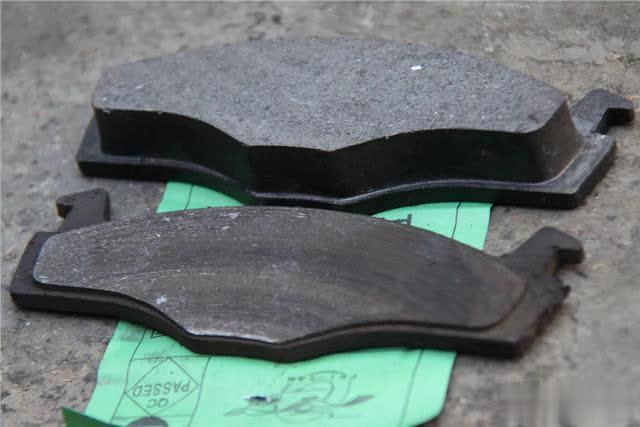 「酒泉泉湖高速交警大队」汽车什么时候第一次换刹车片？