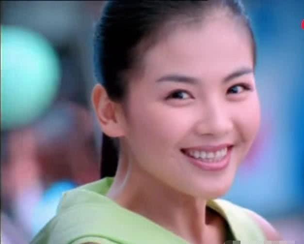 哇哈哈代言人是王力宏，谁知道广告女主角是谁？怀疑自己眼瞎了