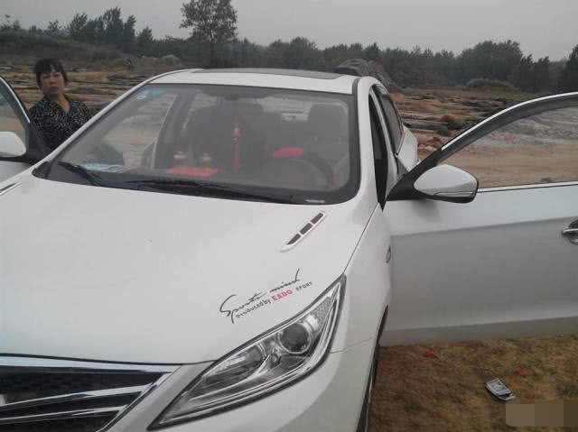 #车式样#农村又一“怪现象”，年轻人有车放着不开，却偏爱骑电动车？