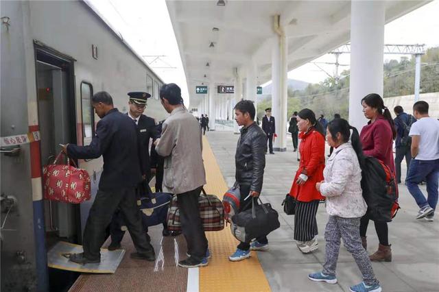 中国铁路兰州局集团公司迎来返程客流高峰