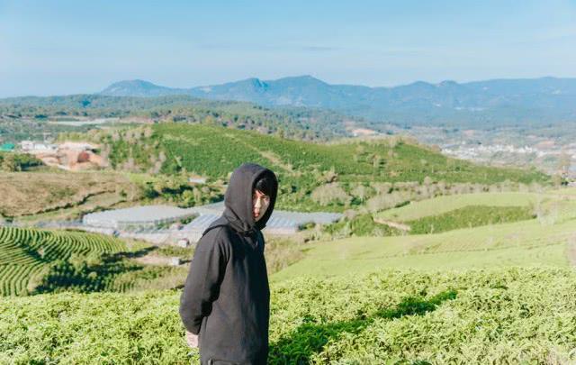 白衣梧桐■感情中，男人不肯给你这些东西，就是在假装爱你