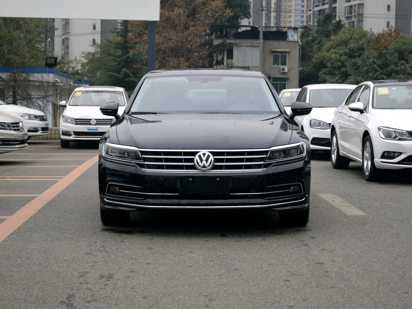 #小马侃车车#大众辉昂入门款值得买吗，多少钱入手才不亏