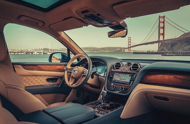 【车与生活】老牌奢华品牌正式开启新纪元，宾利添越PHEV首批车型海外正式交付