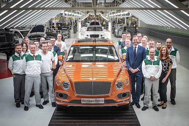 【车与生活】老牌奢华品牌正式开启新纪元，宾利添越PHEV首批车型海外正式交付