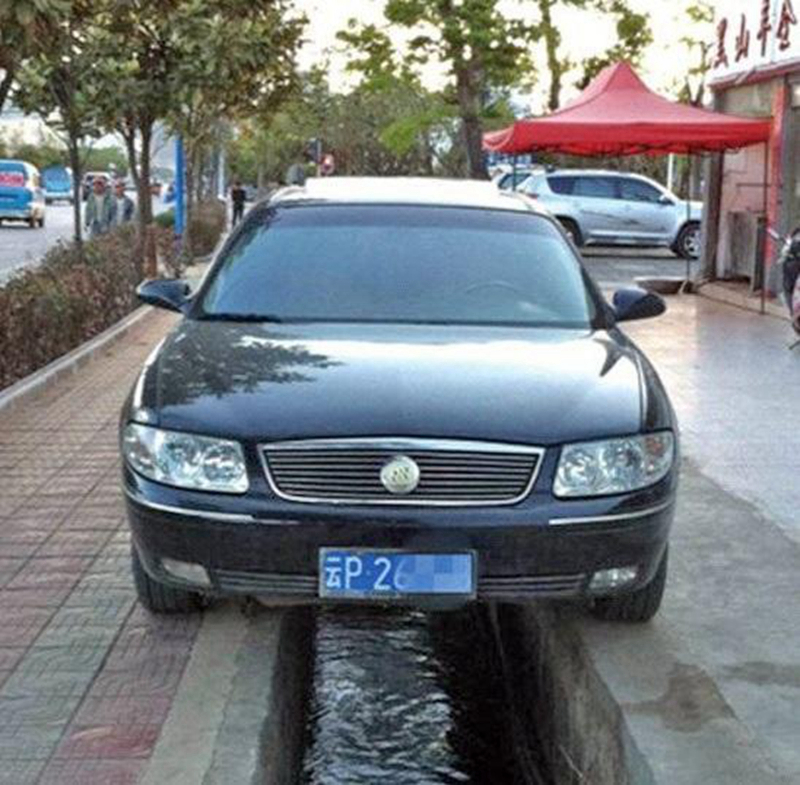 #汽车之家#民间高手奇葩停车技术，让你佩服的五体投地