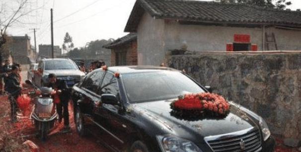 乡村阿飞■双胞胎姐妹结婚，不小心上错婚车，五年后再见面，两人天壤之别