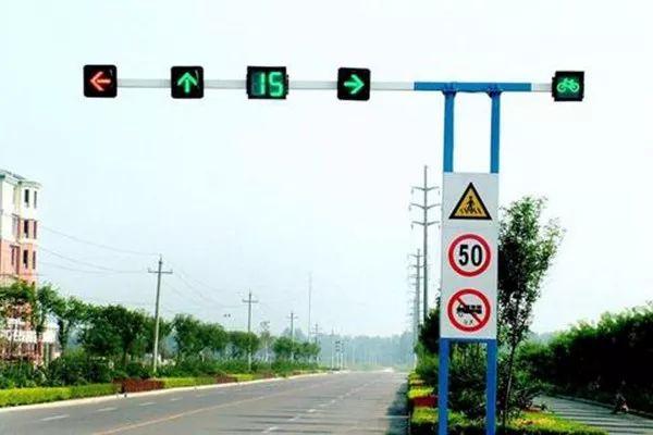 车行易·有车：红灯坏了等了10分钟，能闯吗？交警：小心记分罚款