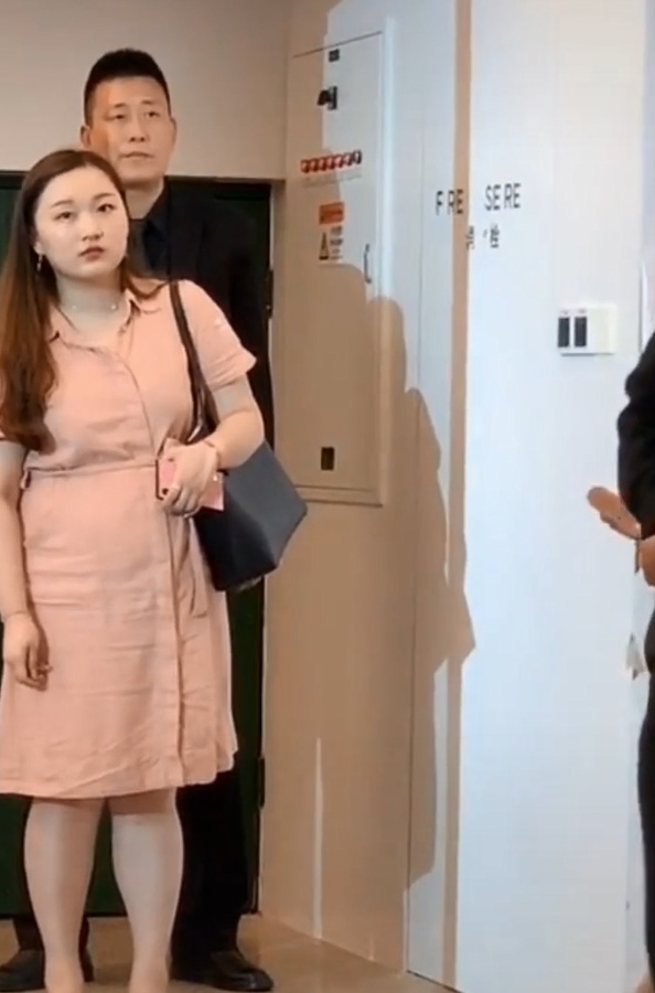 星人秀■佟丽娅有多美？当她和普通美女站一起，终于知仙女和凡人