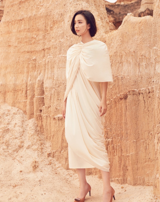 星人秀■佟丽娅有多美？当她和普通美女站一起，终于知仙女和凡人