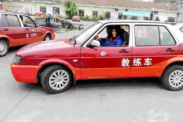 「柠檬辣评车」买手动档是为驾驶乐趣还是囊中羞涩？网友：有钱难买手波车
