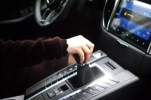 「柠檬辣评车」买手动档是为驾驶乐趣还是囊中羞涩？网友：有钱难买手波车
