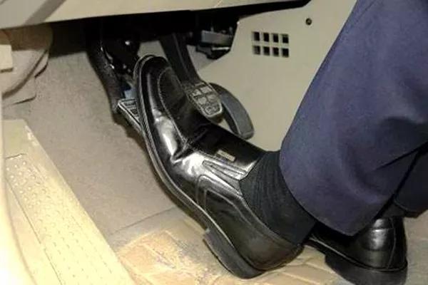 「柠檬辣评车」买手动档是为驾驶乐趣还是囊中羞涩？网友：有钱难买手波车