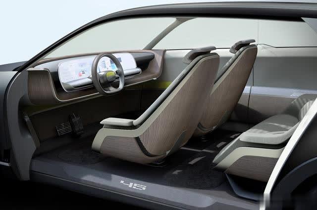 「7车场」现代汽车推出45年前的概念车，现在来看依然很先进，简约科幻结合