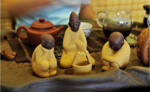 满溪云：存钱不如理钱，存茶不如喝茶