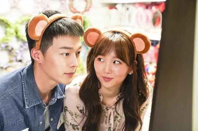 幸福的拉拉@感情中，一个女人是否对你动了心，看她4个表现就知道