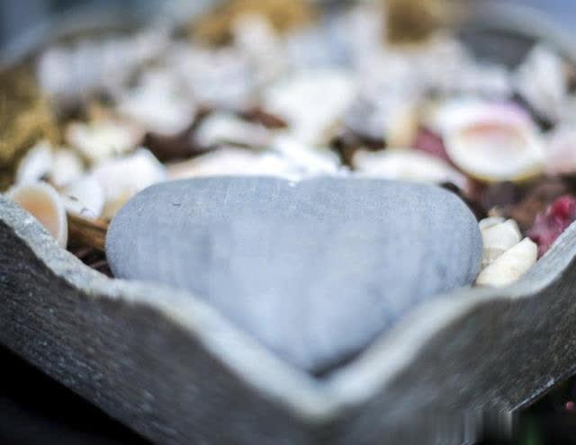 #昕月蓝殇美文苑#此生做不成夫妻，来生不见也不念