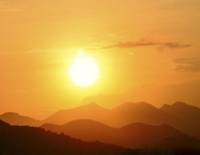 #昕月蓝殇美文苑#此生做不成夫妻，来生不见也不念