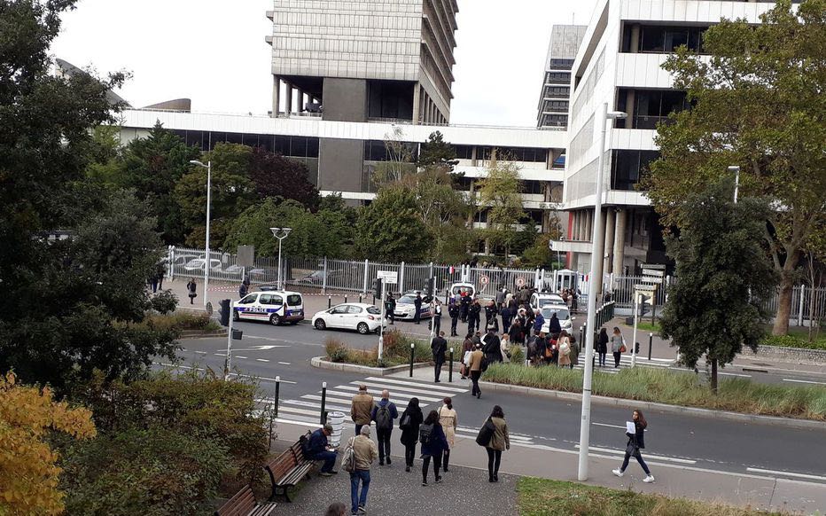 巴黎一法院遭“诈弹”威胁 约300人紧急撤离