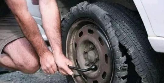 xin源纯电1动货车@老司机：冬天敢把胎压调到2.3~2.5的车主，那都是嫌自己命长