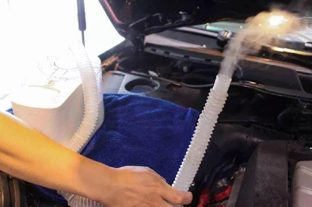 [爱买车]自驾出游时车内空调有怪味？这几招让你轻松搞定还能省钱