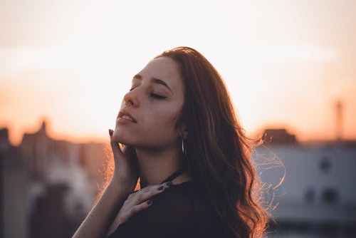 [浅浅情感说]中年夫妻最心酸的婚姻现状：“我们住在同一个屋檐下，形同陌路”