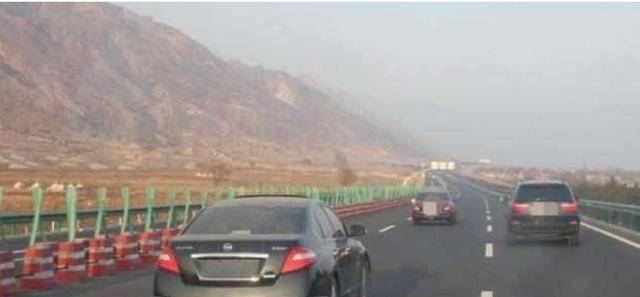 #大汽车只a#为什么在超车道上还打左转向灯？来听一听老司机怎么说