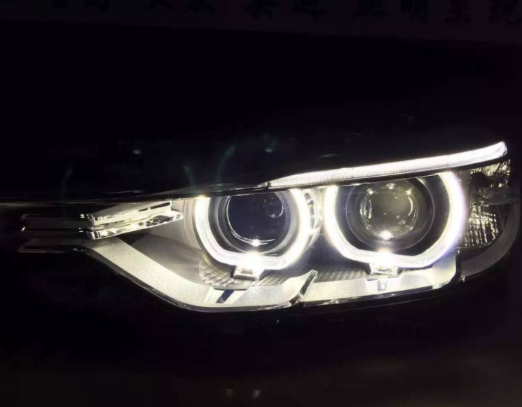 农村小刘■看到对方向你闪三下大灯，一定要留意，暗语很多老司机都懂！