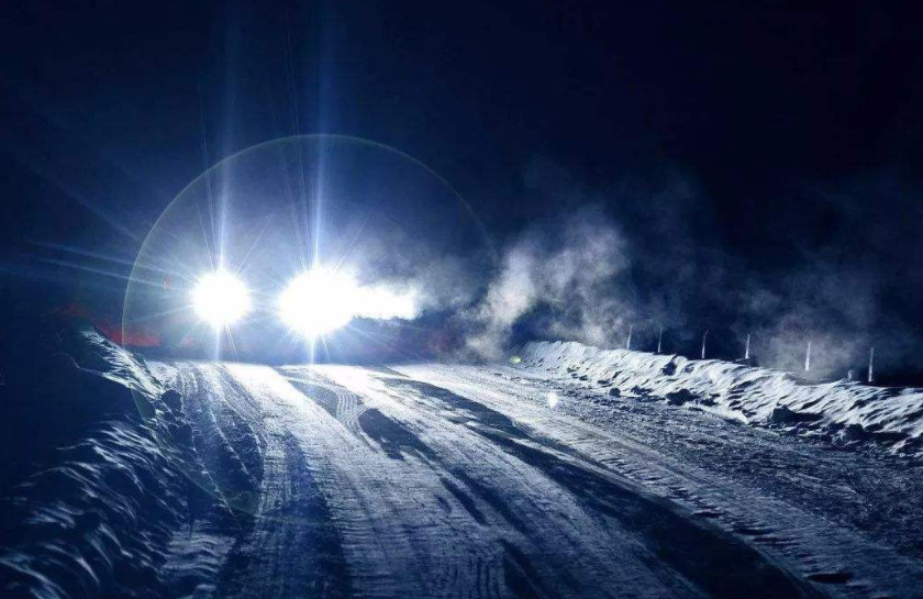 农村小刘■看到对方向你闪三下大灯，一定要留意，暗语很多老司机都懂！