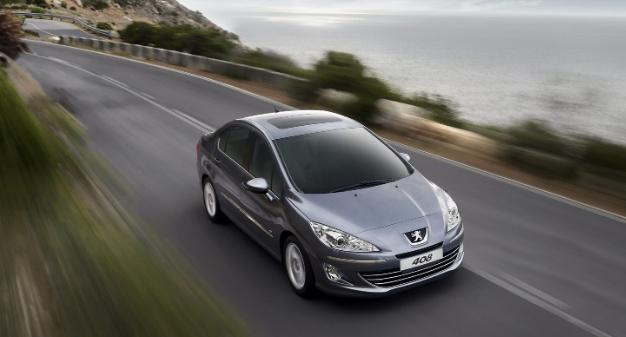 「下车让一下」自动挡的车，可以一边开一边换挡吗？若不懂，小心吃亏的是自己