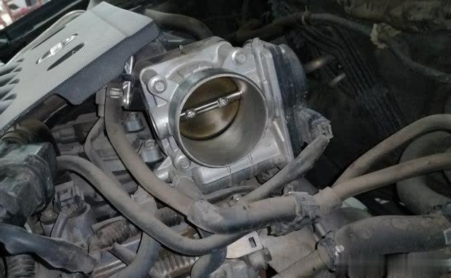 「星辰养车派」节气门多少公里清洗一次？节气门积碳过多车辆会出现哪些故障？