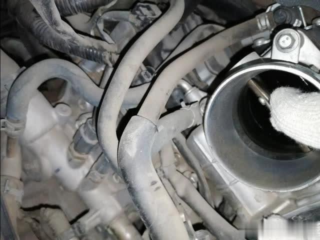 「星辰养车派」节气门多少公里清洗一次？节气门积碳过多车辆会出现哪些故障？