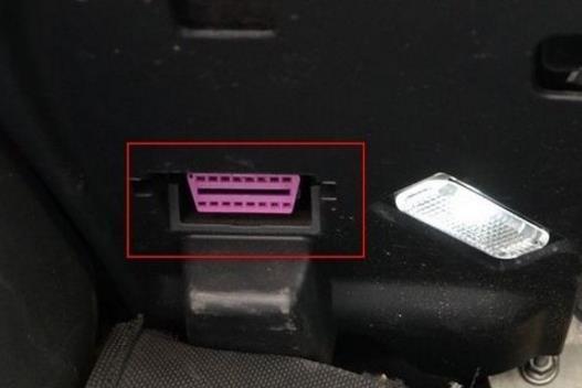 「文艺汽车达人」汽车方向盘左下方怎么都有一个接口？知道原因后，下次不去4S店了