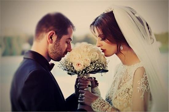 【半夏解语】婆婆改嫁二十年，继子结婚后把她送回我家养老，我和老公不知所措