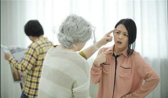 【半夏解语】婆婆改嫁二十年，继子结婚后把她送回我家养老，我和老公不知所措