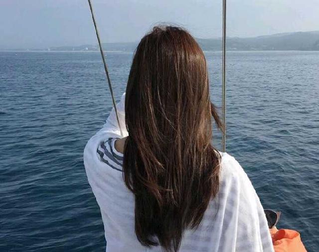 #乡村阿飞#哥哥借钱买房，我瞒着老婆借他10万，一年后他却转给我15万