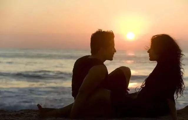 假如乌托邦：心理学家：男人真心喜欢一个女人的四大表现，有人对你这样吗？