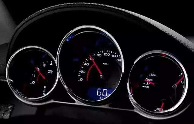 #蛋蛋懂车#红绿灯第一排起步，为啥总有人慢悠悠？网友：你不如骑共享单车