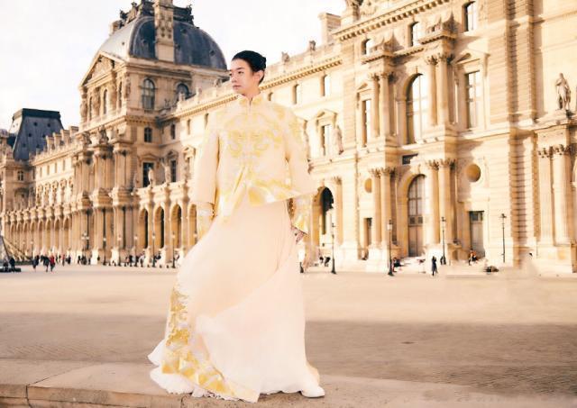 霍尊亮相巴黎时装周，将中国风带往国际舞台，惊艳世界