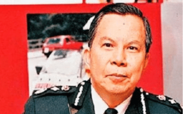 「撇嘴笑」李嘉诚背后的“靠山”, 每年花掉李家10亿, 但却保李家高枕无忧